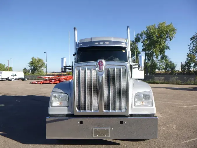 2020 Kenworth W990