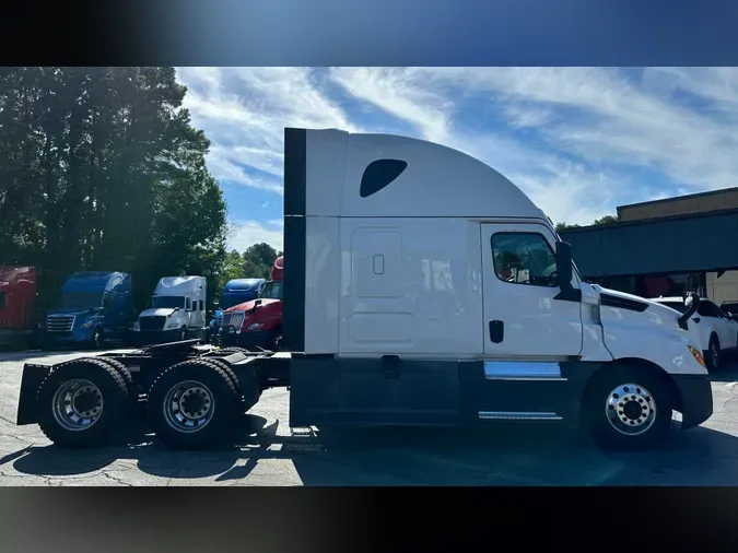 2020 Freightliner Cascadia 126