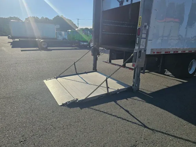2019 FREIGHTLINER M2 106