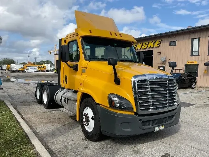 2018 Freightliner X12564ST972f094a8796fab5859484b6355cd773