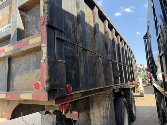 2006 FREIGHTLINER BUSINESS CLASS M2 106