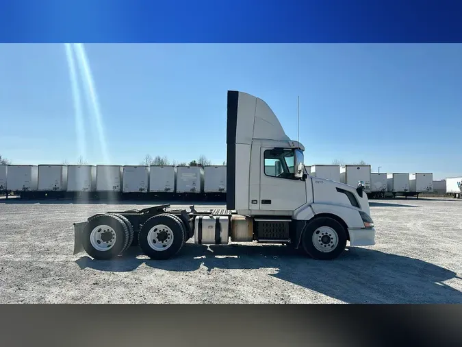 2015 Volvo VNL300