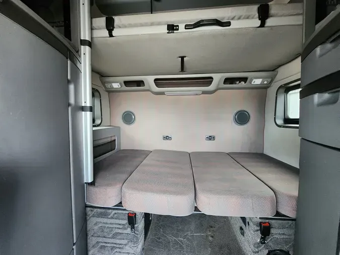 2023 VOLVO VNL64T860