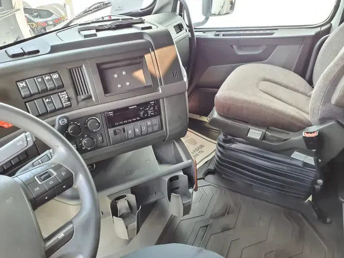 2019 VOLVO VNL64T-760