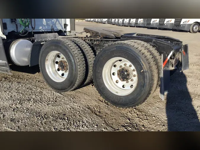 2020 Freightliner Cascadia 126
