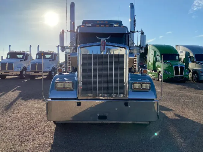 2021 Kenworth W900L