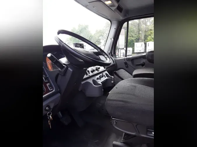 2017 FREIGHTLINER M2 106