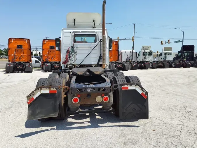 2015 VOLVO VNL64T