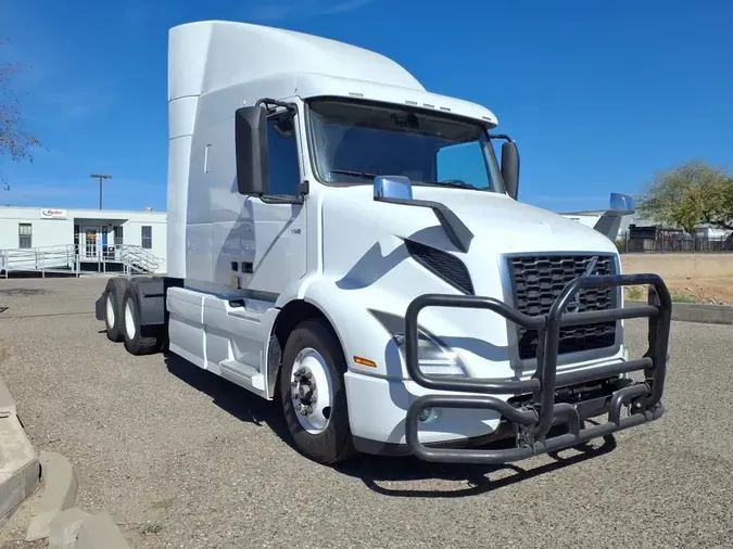 2020 VOLVO VNR64T-640