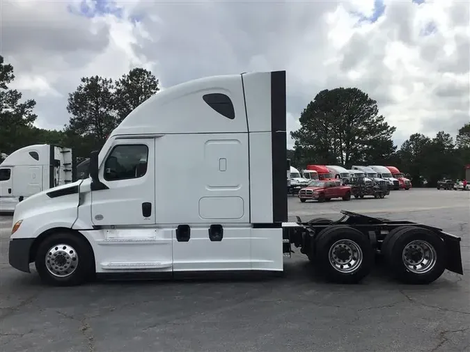 2021 FREIGHTLINER CA126