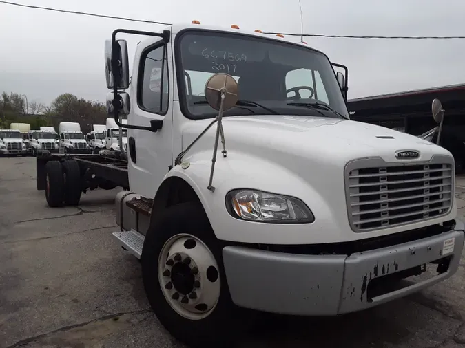 2017 FREIGHTLINER/MERCEDES M2 106