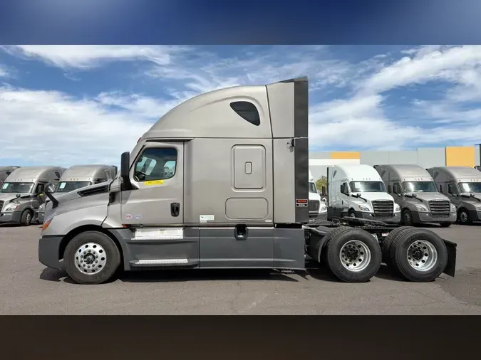 2025 Freightliner Cascadia 126