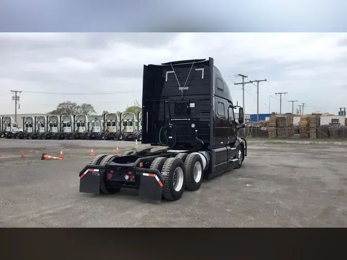2022 Volvo VNL860