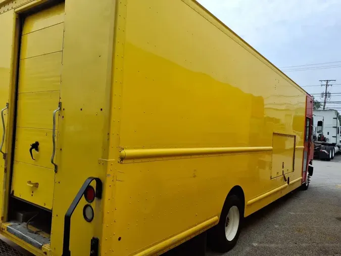 2017 FRTLR CUSTOM CHASSIS CORP MT-55 WALK-IN