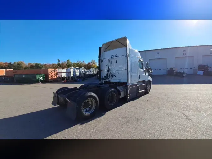 2021 Freightliner Cascadia 126