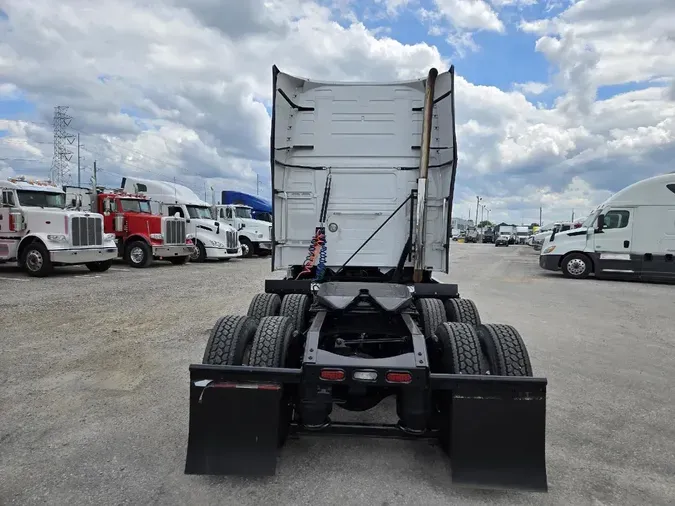 2021 VOLVO VNL64T760