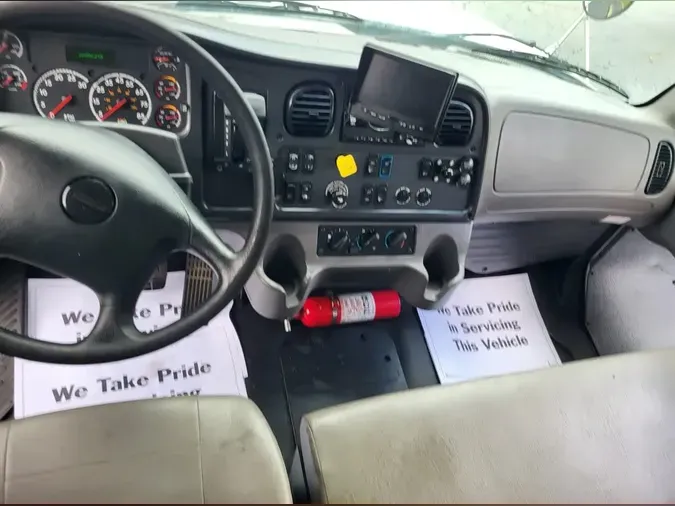 2018 FREIGHTLINER M2 106