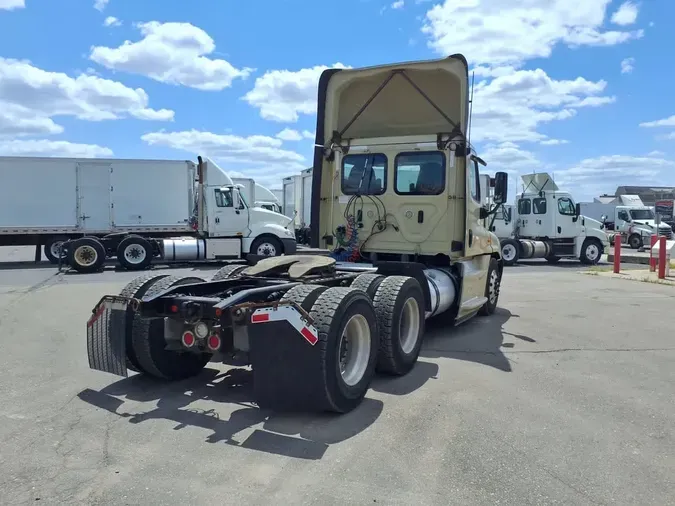2019 FREIGHTLINER/MERCEDES CASCADIA 125