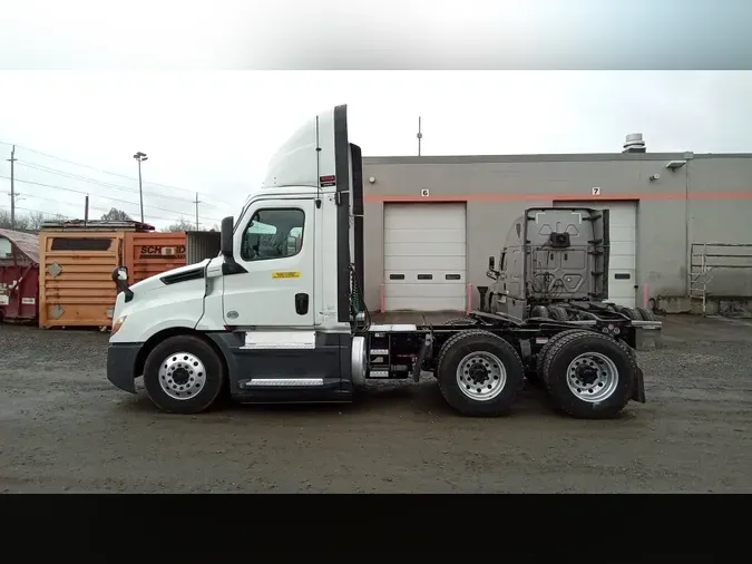 2020 Freightliner Cascadia 126
