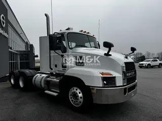 2022 MACK AN64T