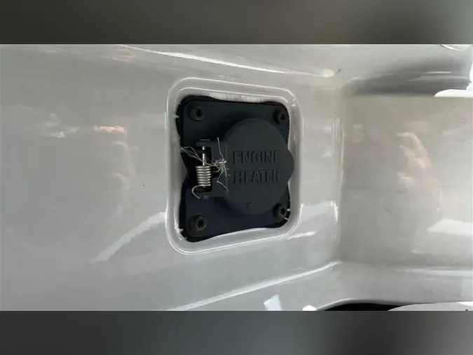 2020 VOLVO VNR64T300
