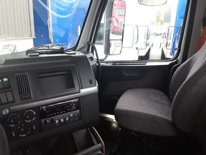 2019 VOLVO VNR42T 300