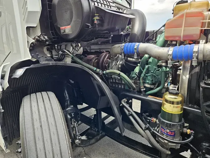 2023 VOLVO VNL64T860