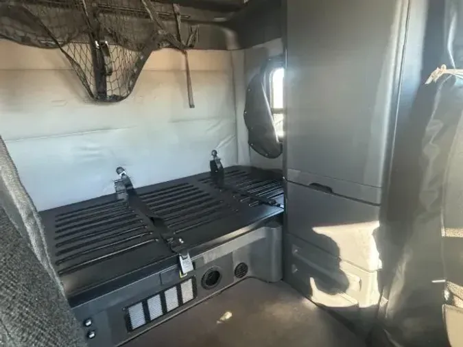2019 Freightliner New Cascadia 126
