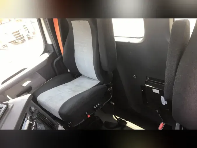2019 Freightliner Cascadia 126
