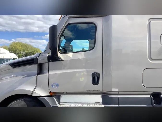 2022 Freightliner Cascadia 126