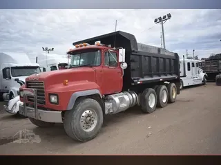 2001 MACK RD688