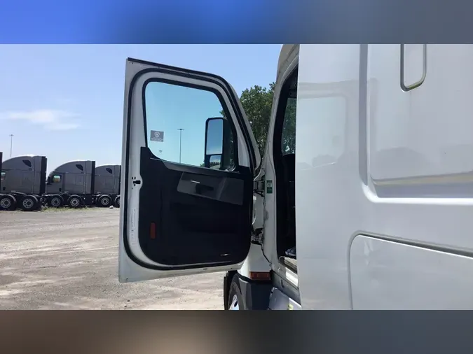2022 Freightliner Cascadia 12697774ab61746308ffc5de473332a6e90
