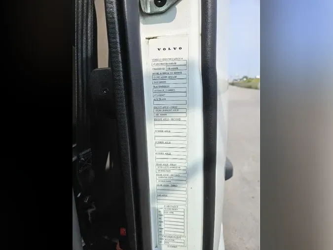 2024 VOLVO VNL64T760