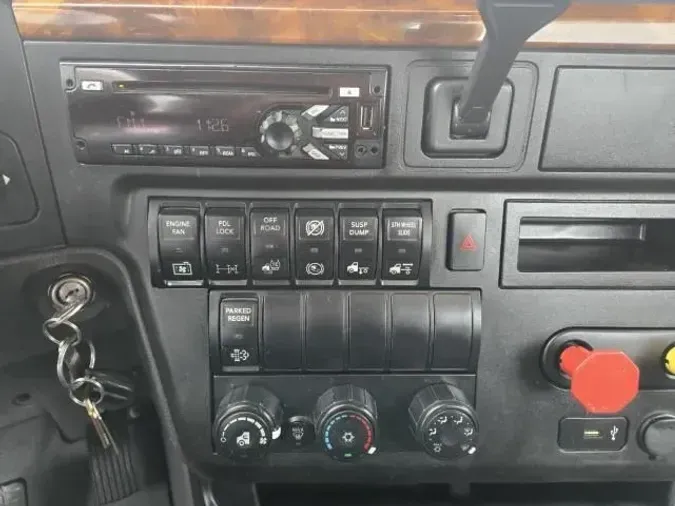 2020 International LT625