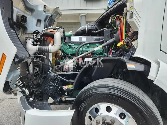 2019 VOLVO VNL64T760