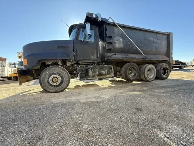 1996 MACK CL753