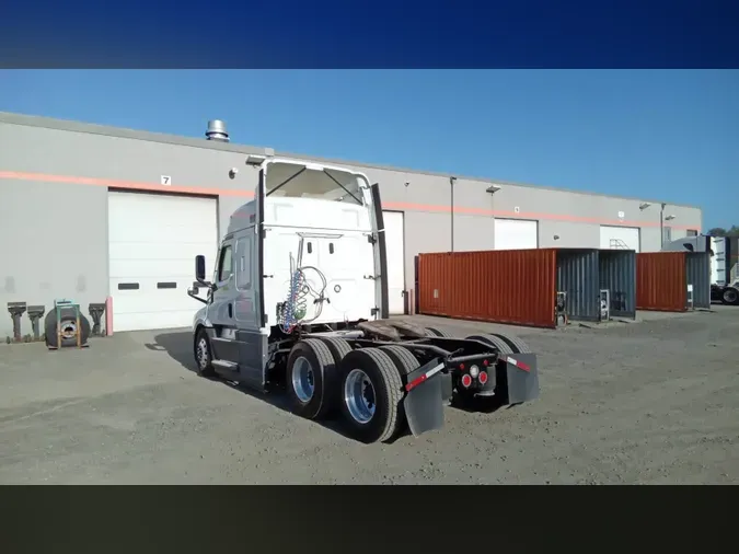 2021 Freightliner Cascadia 126