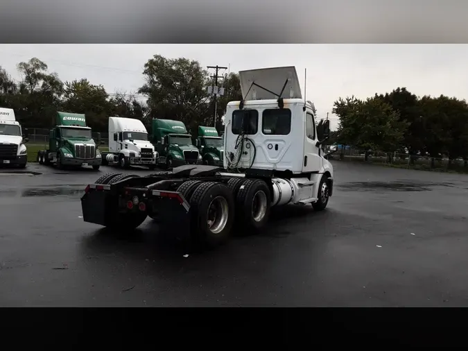 2019 Freightliner Cascadia 12697a040a20d0825a7963948a8b5aa33a9