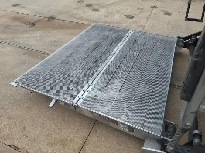 2019 FREIGHTLINER/MERCEDES M2 106