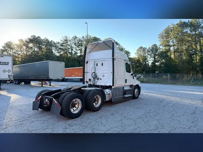 2021 Freightliner Cascadia 126