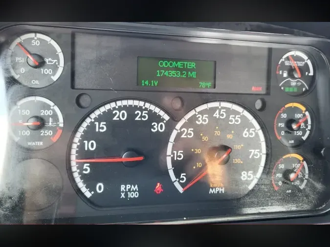 2017 FREIGHTLINER M2 106