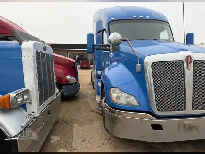 2016 KENWORTH T68097ae5fb4c00ad58679b2d9aa36f2270c