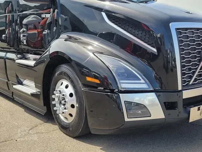 2024 VOLVO VNL64T860