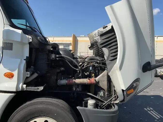 2019 Freightliner X12564ST