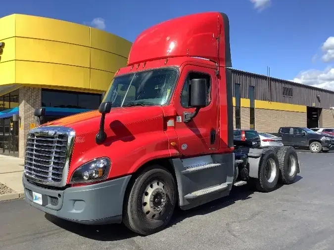 2017 Freightliner X12564ST