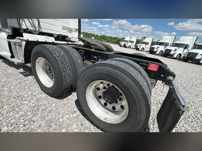 2020 Volvo VNL300