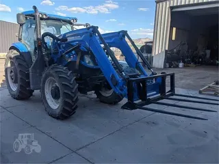 2015 NEW HOLLAND T6.180