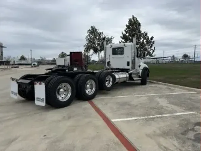 2026 Kenworth T880