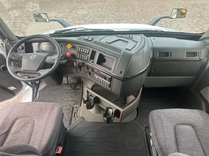 2020 VOLVO VNR64T-640