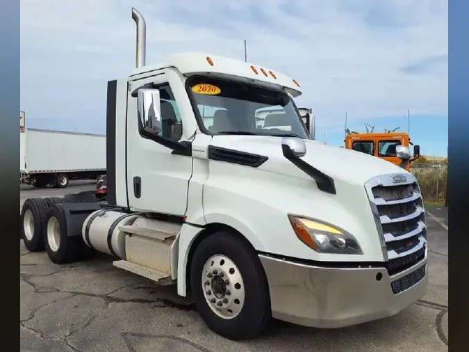 2020 FREIGHTLINER Cascadia 126